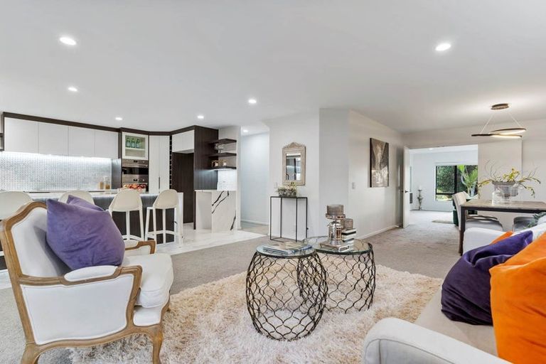 Photo of property in 1 Coachman Drive, Flat Bush, Auckland, 2016