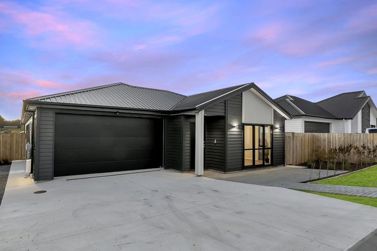 Photo of property in 12 Cutfield Lane, Kumeu, 0810