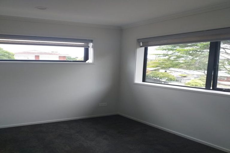 Photo of property in 2 Emerald Avenue, Rosehill, Papakura, 2113