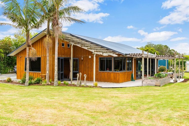 Photo of property in 160 South Road, Waipu, 0582