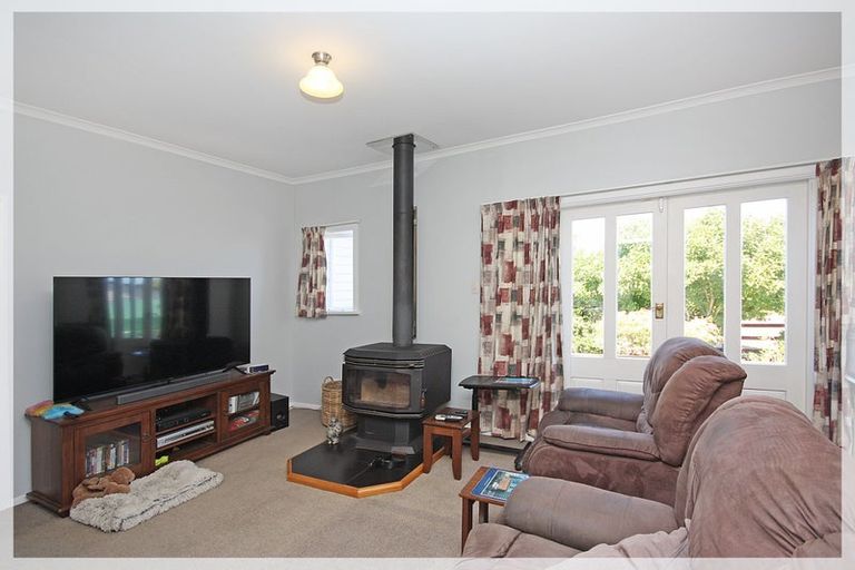 Photo of property in 9 Nuku Street, Tangimoana, 4822