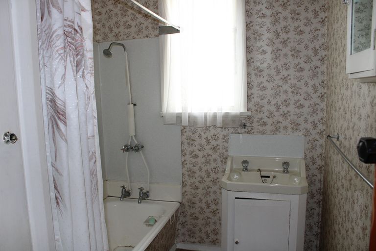 Photo of property in 5 Lansdowne Crescent, Lansdowne, Masterton, 5810