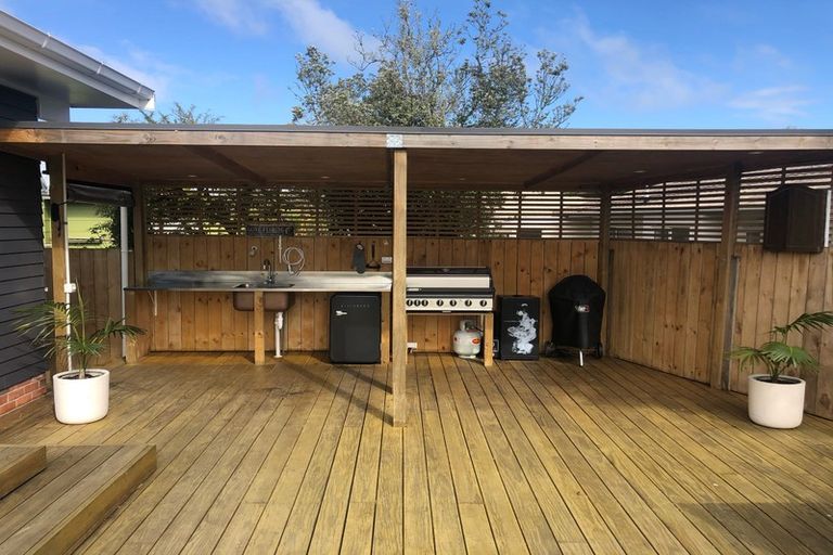 Photo of property in 1/248 Birkdale Road, Birkdale, Auckland, 0626