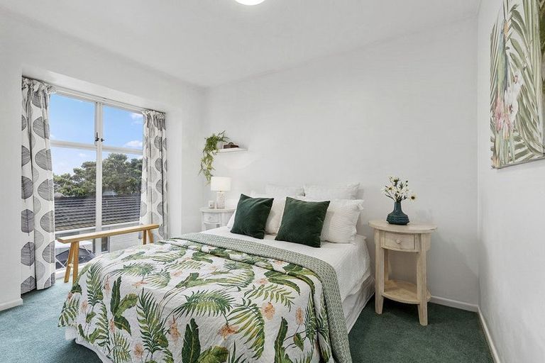 Photo of property in 4 Cobar Close, Maupuia, Wellington, 6022