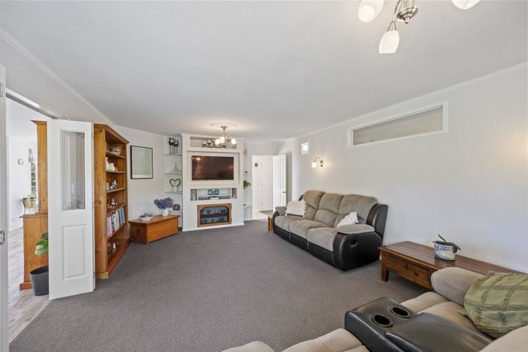 Photo of property in 15 Pukekura Place, Taradale, Napier, 4112