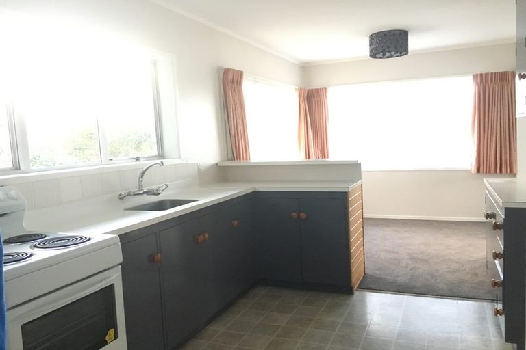 Photo of property in 25 Walnut Lane, Browns Bay, Auckland, 0630