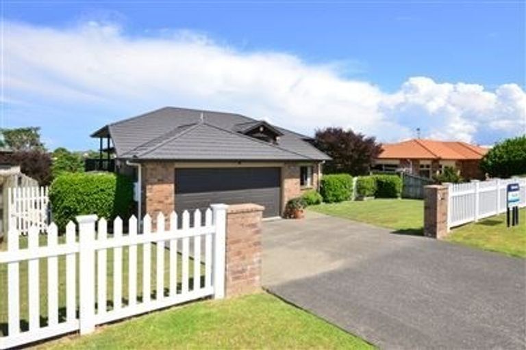 Photo of property in 31 Chesterfield Way, Orewa, 0931