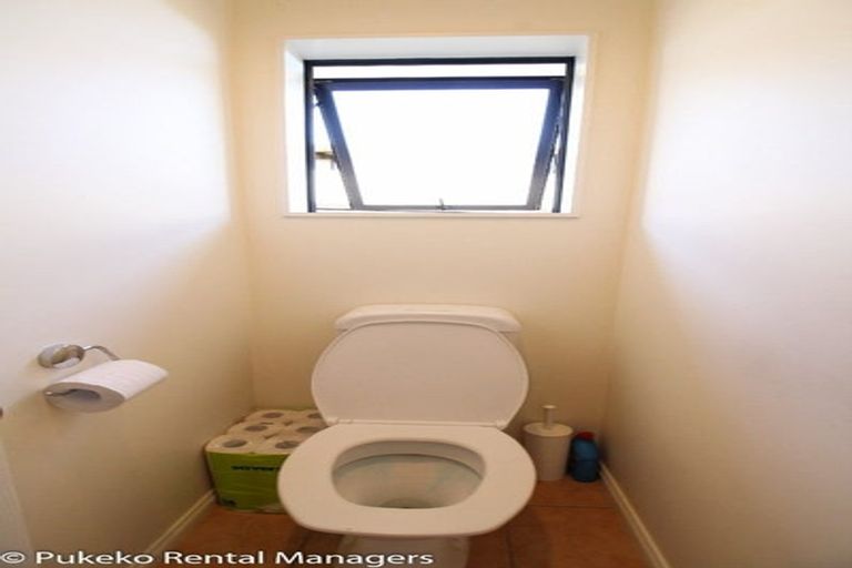 Photo of property in 9 Aronia Way, Goodwood Heights, Auckland, 2105