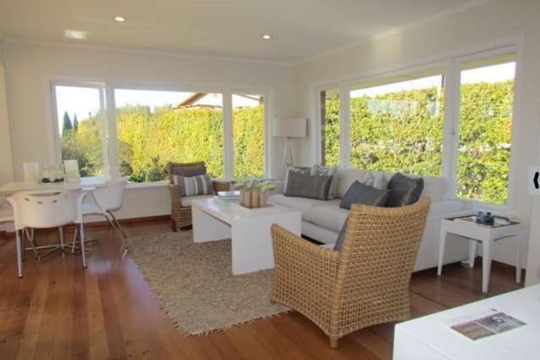 Photo of property in 2/300 Lake Road, Hauraki, Auckland, 0622