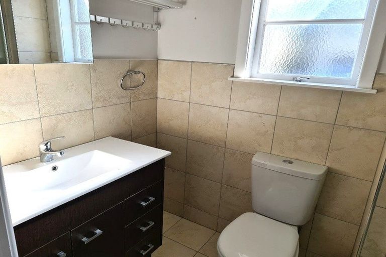 Photo of property in 11 William Souter Street, Forrest Hill, Auckland, 0620