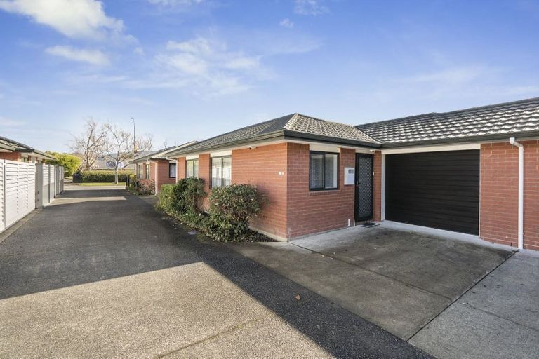 Photo of property in 2/32 Gibbons Street, Upper Hutt Central, Upper Hutt, 5018