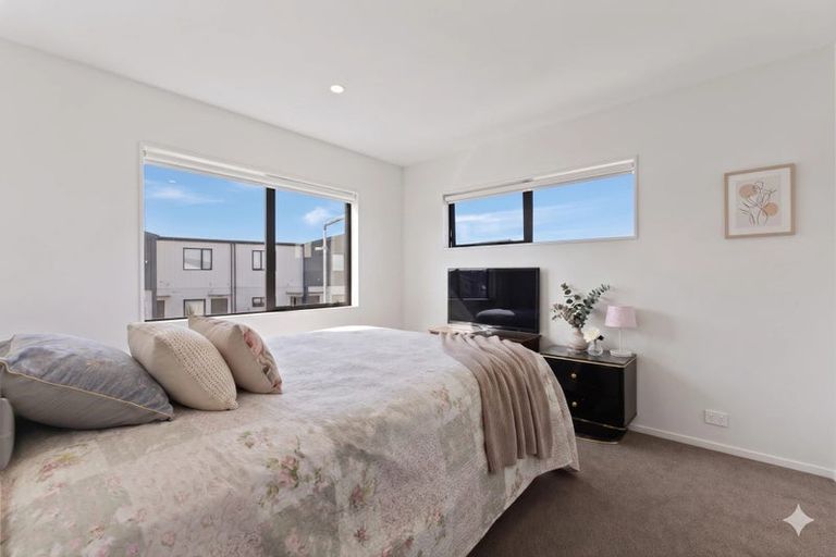 Photo of property in 1 Tupara Street, Manurewa, Auckland, 2102