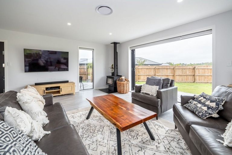 Photo of property in 8 Takahe Drive, Carterton, 5713