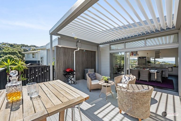 Photo of property in 37 Pekanga Road, Normandale, Lower Hutt, 5010