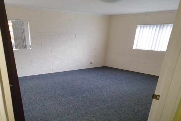 Photo of property in 15 Jenelin Road, Glendene, Auckland, 0602