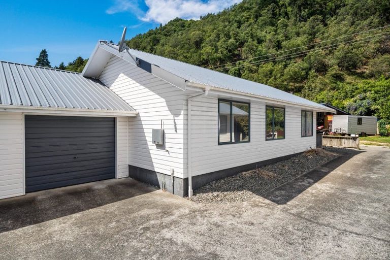 Photo of property in 3a Heather Place, Picton, 7220