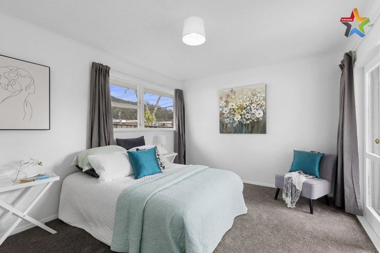 Photo of property in 347 Stokes Valley Road, Stokes Valley, Lower Hutt, 5019
