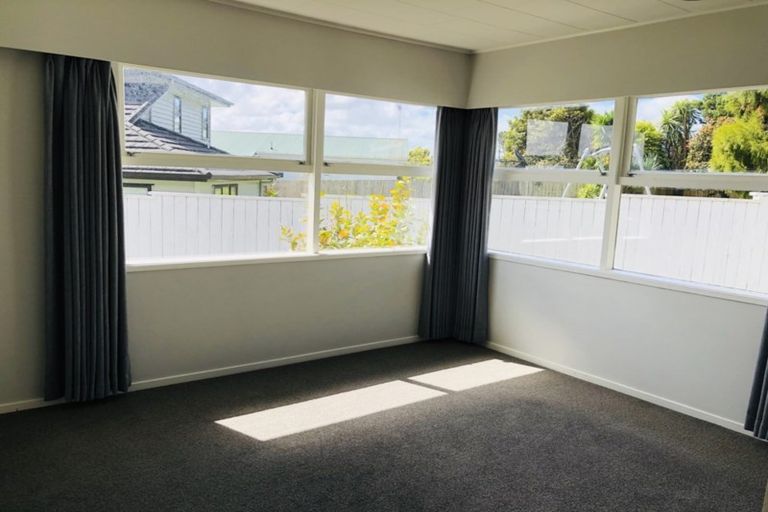 Photo of property in 1 Mawson Avenue, Torbay, Auckland, 0630