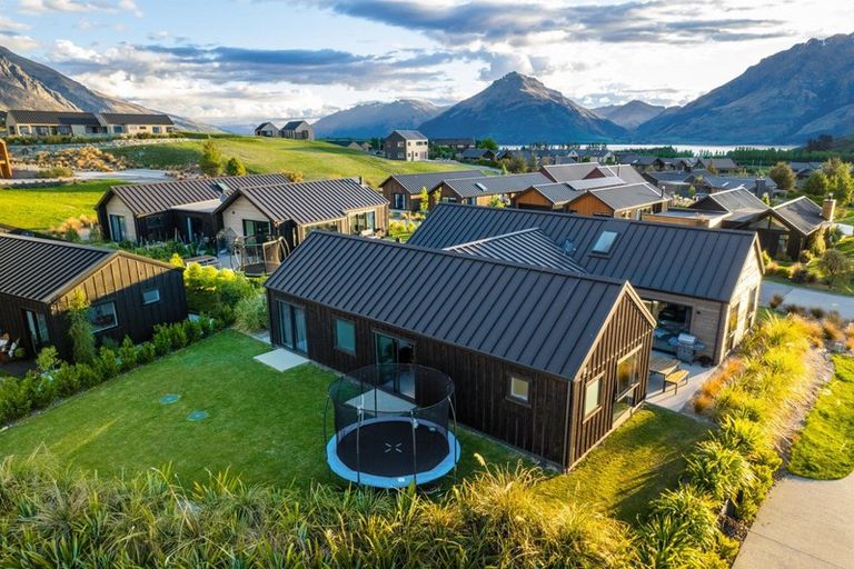 Photo of property in 4 Polperro Court, Jacks Point, Queenstown, 9371