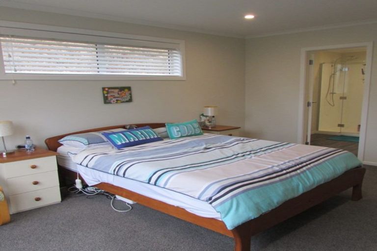 Photo of property in 208 Navigation Drive, Whitby, Porirua, 5024