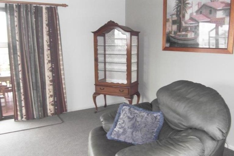 Photo of property in 21 South Road, Moturoa, New Plymouth, 4310