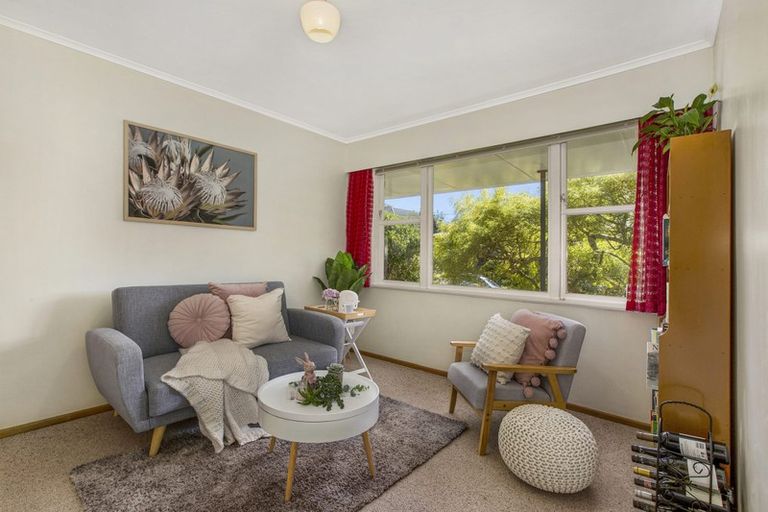 Photo of property in 5 Magdalen Street, Tawa, Wellington, 5028