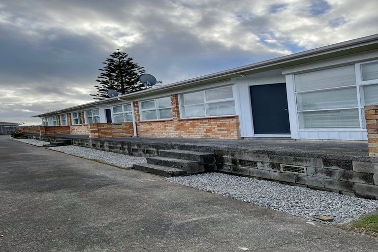 Photo of property in 736 Te Atatu Road, Te Atatu Peninsula, Auckland, 0610