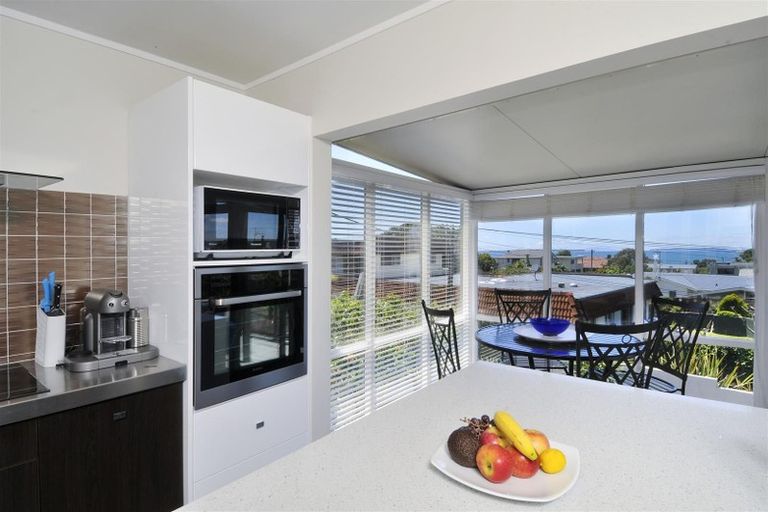 Photo of property in 1/91 Aberdeen Road, Castor Bay, Auckland, 0620
