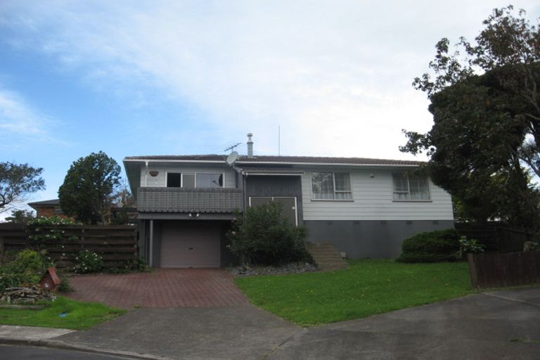 Photo of property in 9 Struan Place, Highland Park, Auckland, 2010