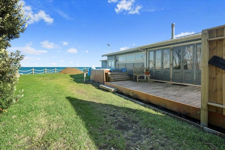 Photo of property in 8 Point Road, Mokau, 4376