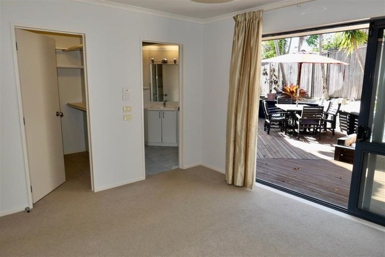 Photo of property in 11 Cognac Place, Henderson, Auckland, 0612