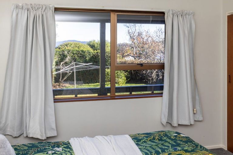 Photo of property in 30a Kakariki Grove, Waikanae, 5036
