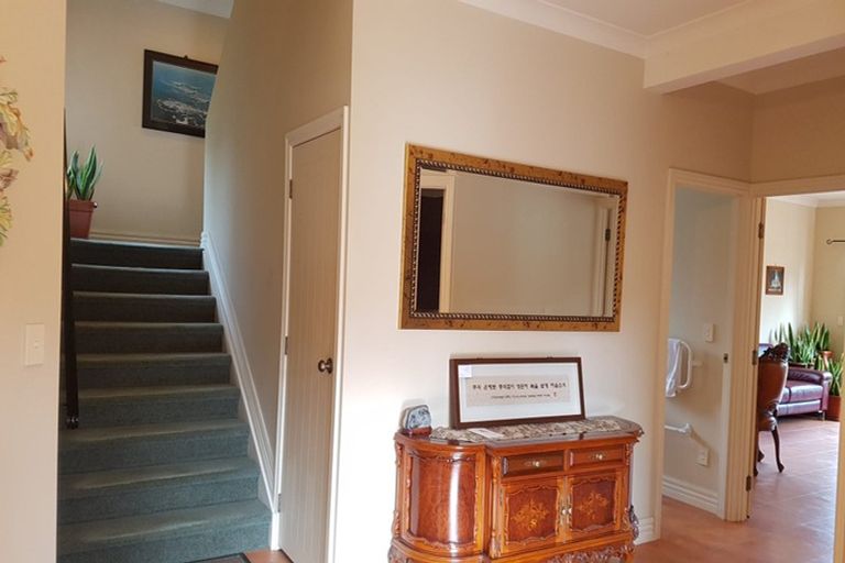 Photo of property in 12a Wicklam Lane, Greenhithe, Auckland, 0632