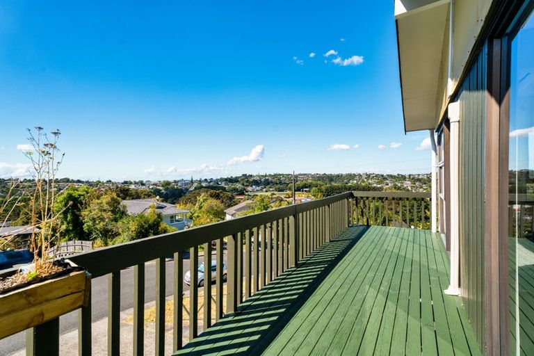 Photo of property in 29 Noeleen Street, Glenfield, Auckland, 0629