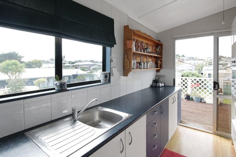 Photo of property in 84 Park Avenue, Waitarere Beach, Levin, 5510