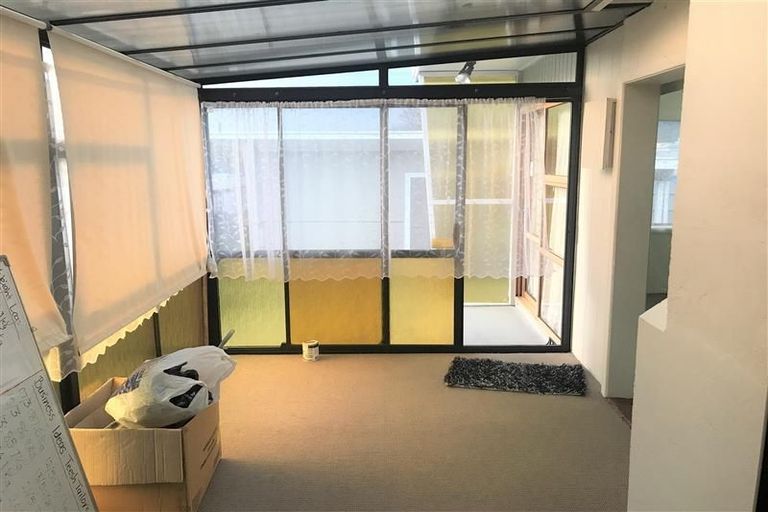 Photo of property in 29 Wainuiomata Road, Wainuiomata, Lower Hutt, 5014