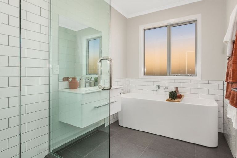 Photo of property in 20 Rotorua Grove, Aotea, Porirua, 5024