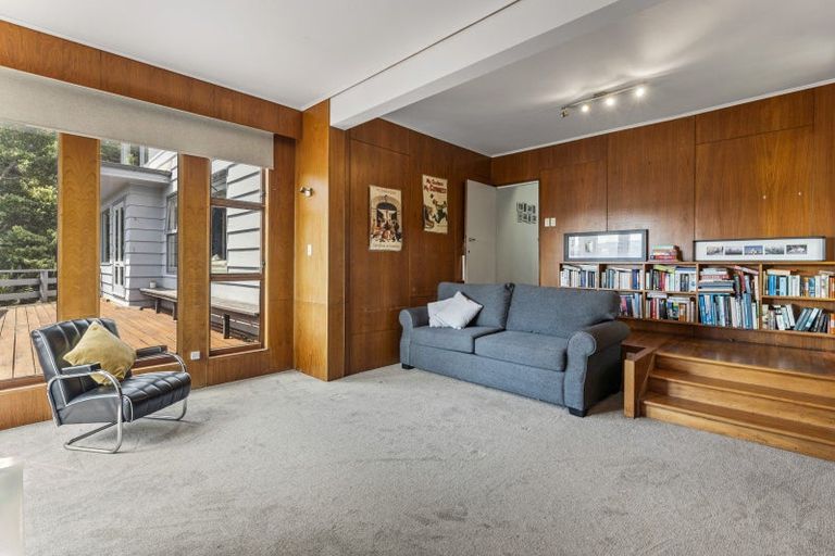 Photo of property in 212a Whites Line East, Waiwhetu, Lower Hutt, 5010