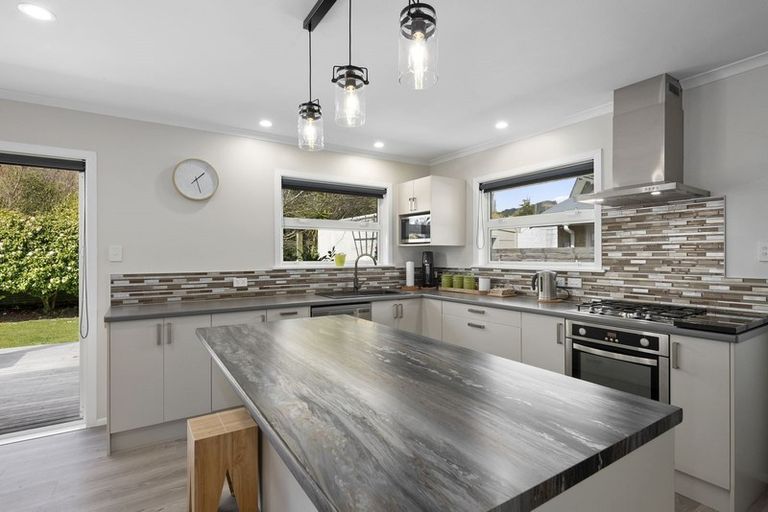 Photo of property in 5 Deller Grove, Silverstream, Upper Hutt, 5019