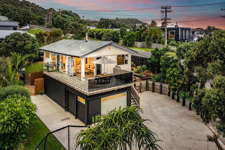 Photo of property in 84 Waitea Road, Muriwai, Waimauku, 0881