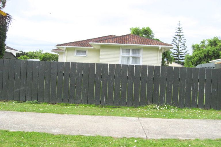 Photo of property in 46 Convair Crescent, Mangere, Auckland, 2022