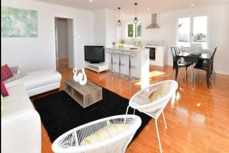 Photo of property in 21a Rishworth Avenue, Stanmore Bay, Whangaparaoa, 0932