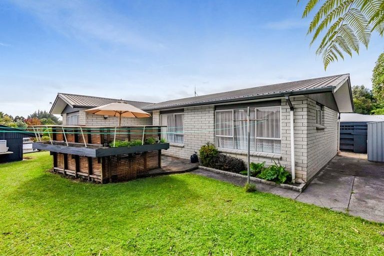 Photo of property in 15 Shaldon Crescent, Blagdon, New Plymouth, 4310