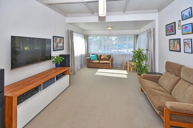 Photo of property in 27 Kenderdine Road, Papatoetoe, Auckland, 2025