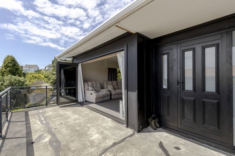 Photo of property in 46 Seaview Road, Marfell, New Plymouth, 4310