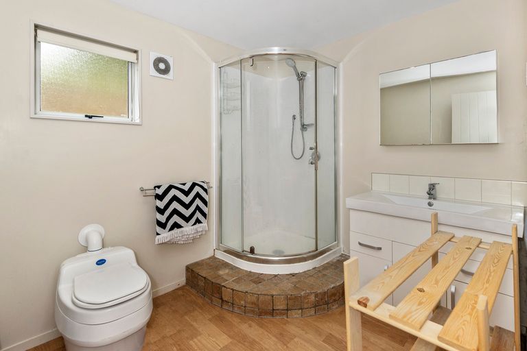 Photo of property in 21 Clifford Road, Pukekohe, 2678