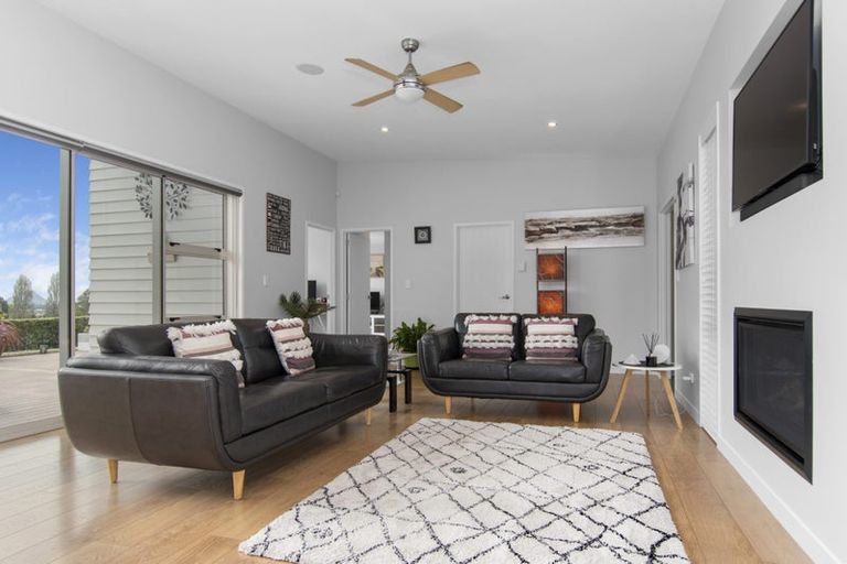 Photo of property in 33 Oceana Drive, Welcome Bay, Tauranga, 3175