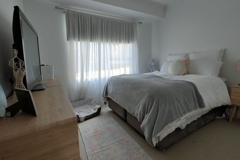 Photo of property in 74 Birdwood Road, Swanson, Auckland, 0612