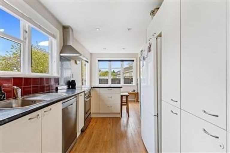 Photo of property in 19 Pitcairn Crescent, Bryndwr, Christchurch, 8053