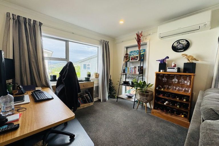 Photo of property in 5/20 Glanmire Road, Newlands, Wellington, 6037